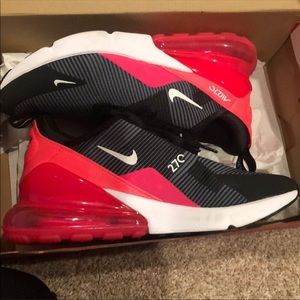 Nike Air Max 270 6.5 youth . More like an 8 in W